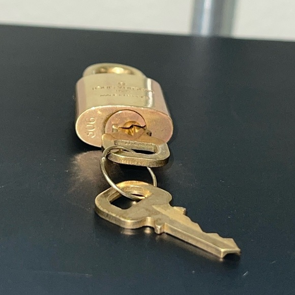 Authentic Louis Vuitton lock and key 306 - Picture 3 of 8